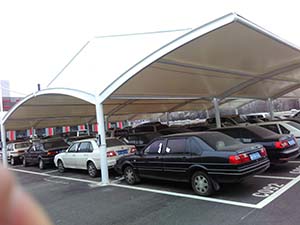 鋼<font color='red'>膜結(jié)構(gòu)車棚</font>特點，怪不得越來越多人選擇！(圖文)
