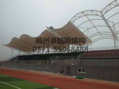 安裝膜結構具有一定危險性，需做好安全措施