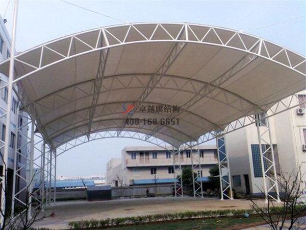 南陽(yáng)門(mén)球場(chǎng)罩棚網(wǎng)球場(chǎng)頂棚罩棚專(zhuān)業(yè)設(shè)計(jì)施工安裝 　　