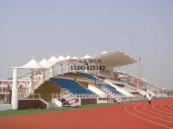 建始<font color='red'>膜結(jié)構(gòu)看臺</font>雨棚生產(chǎn)設(shè)計(jì)安裝