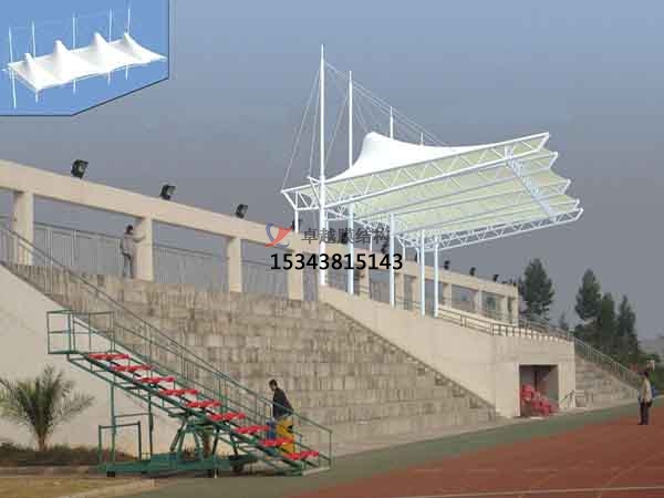 仙桃<font color='red'>膜結(jié)構(gòu)看臺</font>雨棚生產(chǎn)設(shè)計(jì)安裝