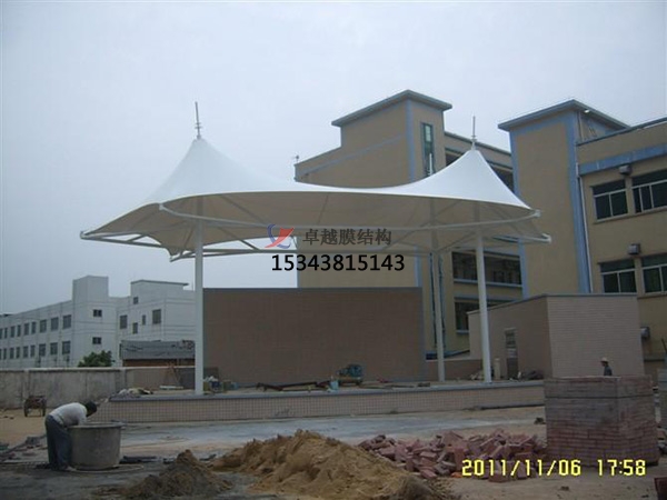 永登<font color='red'>膜結(jié)構(gòu)看臺</font>雨棚生產(chǎn)設(shè)計(jì)安裝